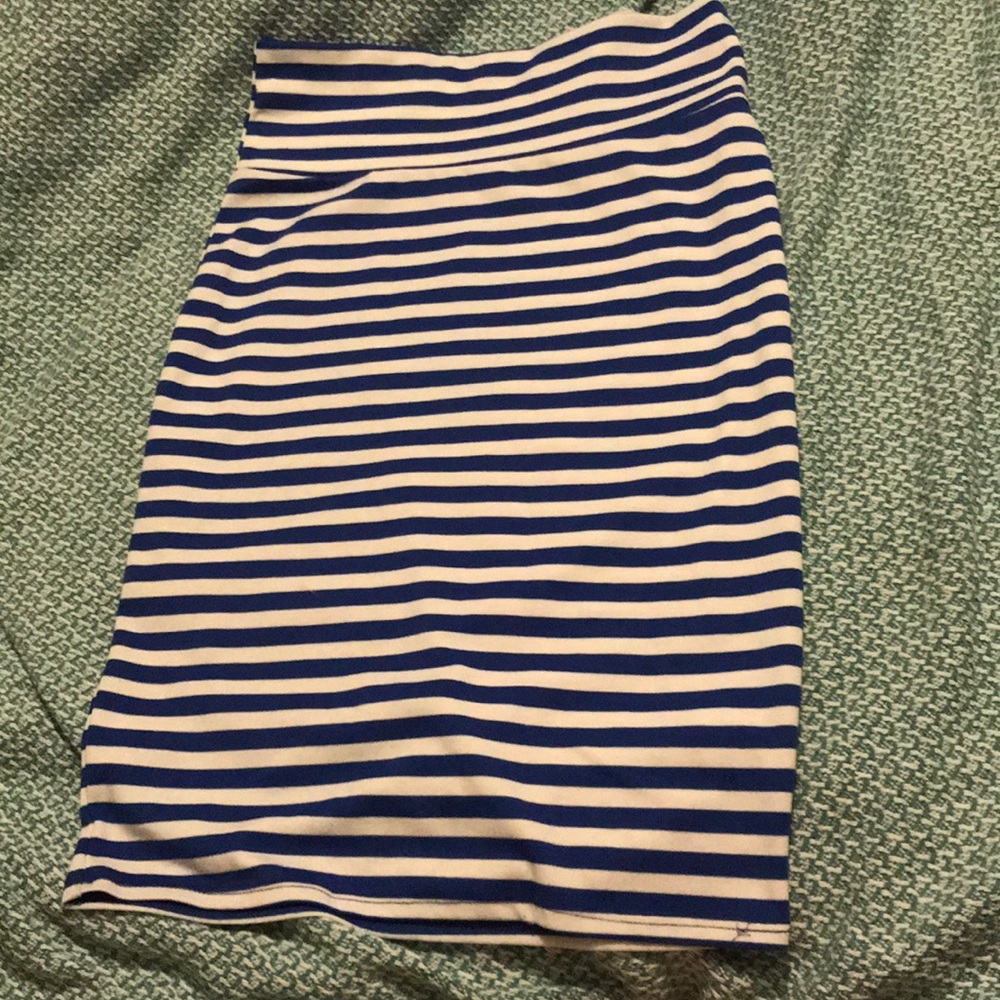 EUC Lularoe striped knit Cassie size S